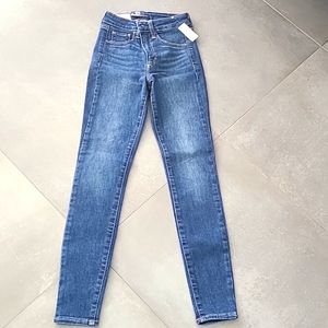 NWT Gap high rise universal jegging